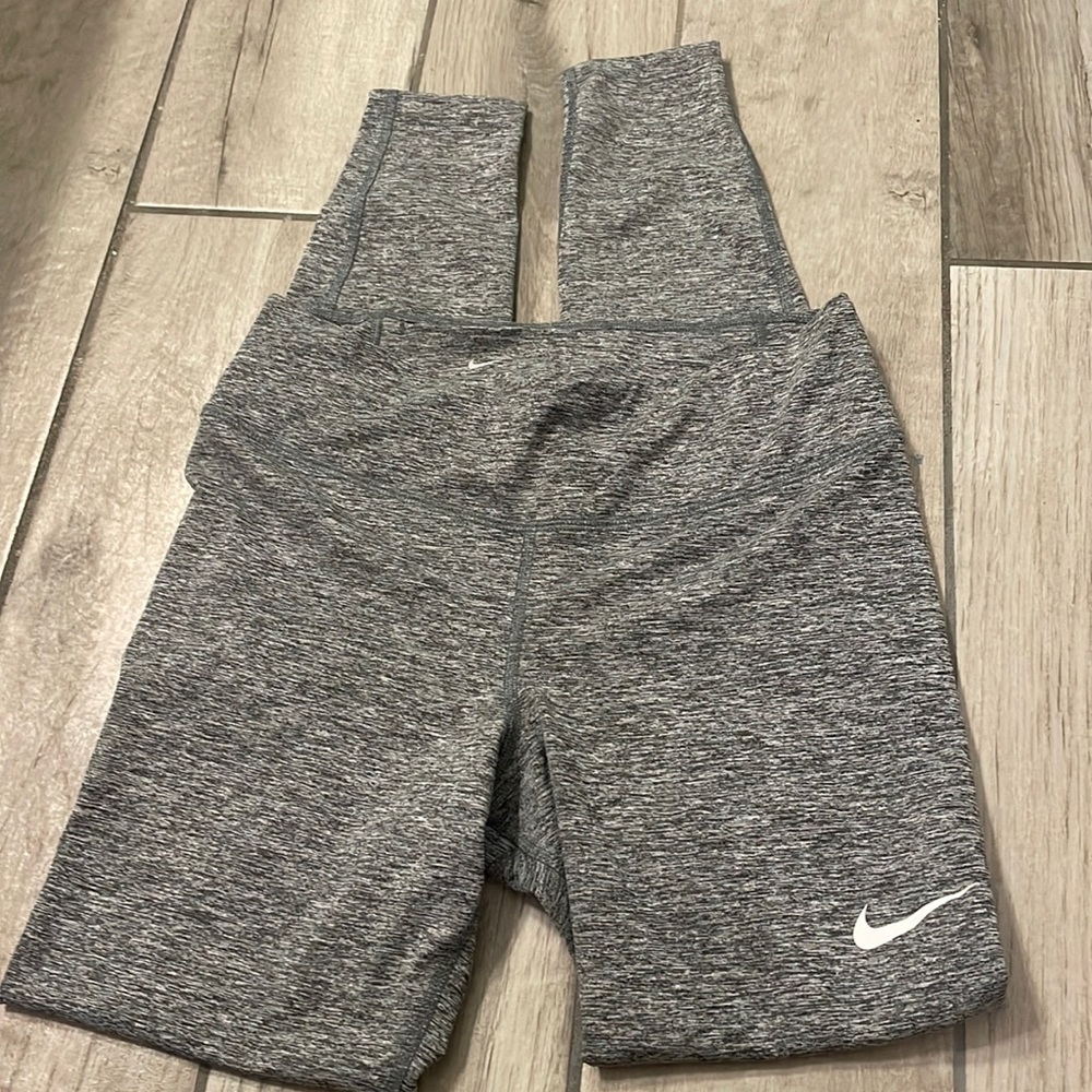 NWOT Nike workout leggings small